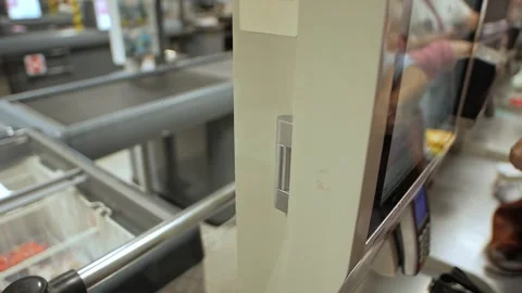 A man selects items on screen Vidéo 273007860