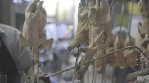 A man selling roasted chicken in Karachi, Pakistan Video stock 343875417