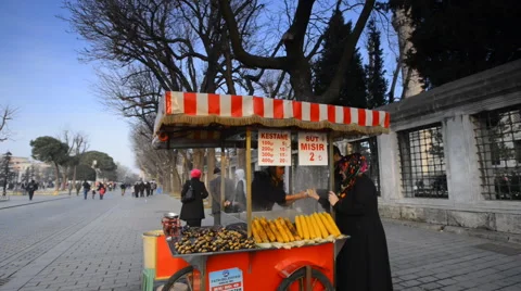 Man sells a corn and chestnuts Stockbeeldmateriaal 63044800
