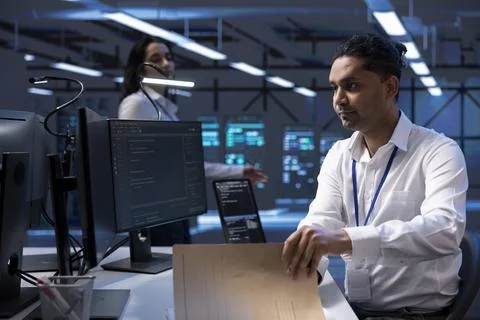 Man in server room ensuring compliance with industry regulations Stock-Fotos