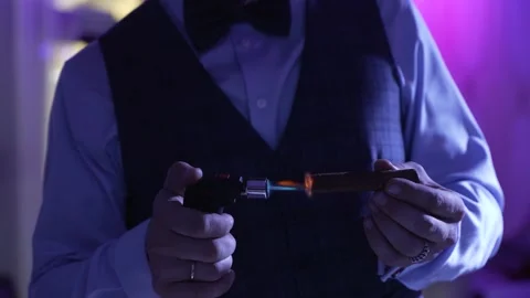 A man sets fire to a cuban cigar 動画素材 162186480