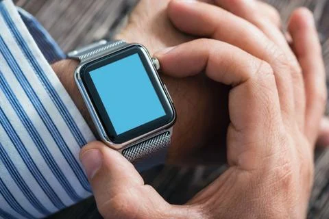 Man Setting Up Digital Watch App Fotos de archivo