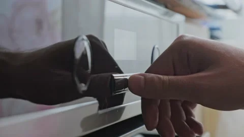 Man setting up the timer on the oven (another hand position) Stock Footage 163991173