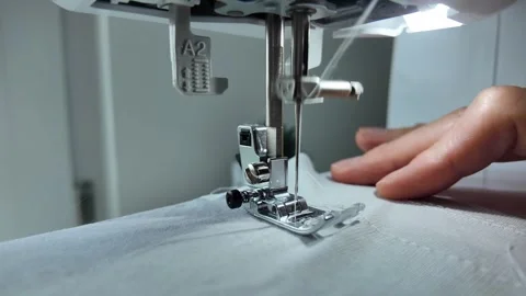 Man sewing zigzag stitch on fabric with sewing machine in home workshop Video stock 333306912
