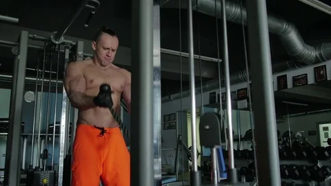 The man shakes hands with using a simulator 库存影片 70989577