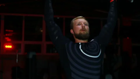 Man shakes muscles. Stock-Footage 91094361