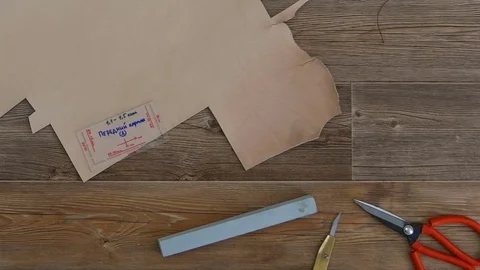 Man sharpens the knife with a grinding stone and works with the leather Video stock 81416453