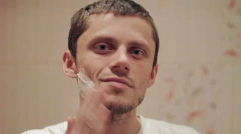 Man shaves Stock Footage 55759121
