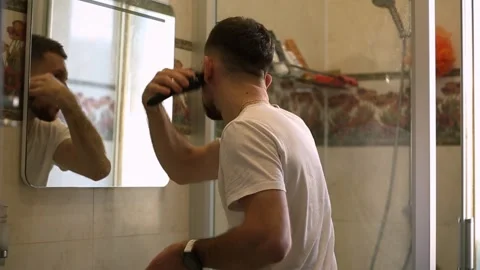 A man shaves in front of a mirror Stock-Footage 310695372