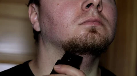 Man shaving with clippers Stock Footage 36645635