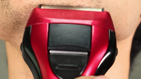 A man shaving his beard Stock-Footage 336570432