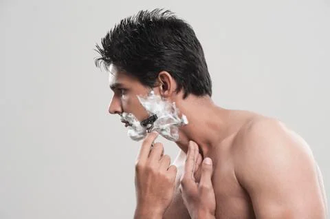 Man shaving Fotos Stock