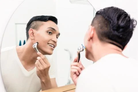Man shaving with razor Stock Photos