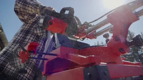 Man in Shirt Using Hand Chainsaw Outdoors Vidéo 336812922