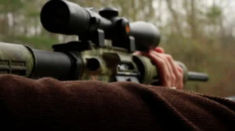 Man shooting machine gun AR 15 库存影片 10699742