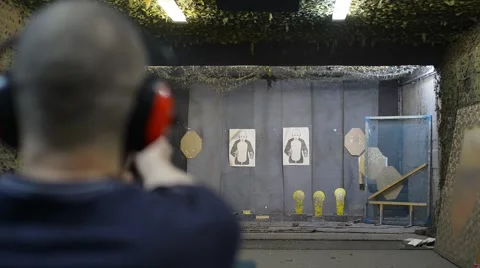 A man shooting at a shooting range Видео 62634457