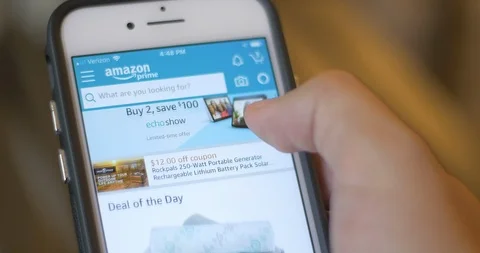 Man Shopping Online with Amazon Remote Adding Products to Cart in App Vidéo 113143443