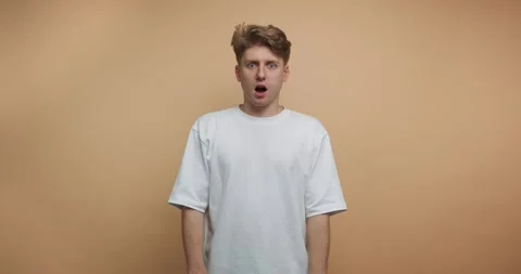 Man shows different expressions in four frames with a plain background at a.. Vídeo Stock 328247107