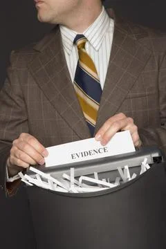 Man Shredding Document Foto stock