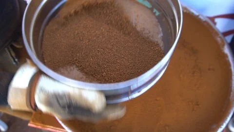 Man Sifting Roasted And Pounded Coffee Beans In Sieve For Beverage Preparing Vidéo 105873883