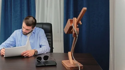 A man is signing document Stock Footage 69881942