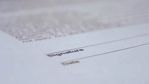 Man signs a contract as an authorized representative 库存影片 172493714