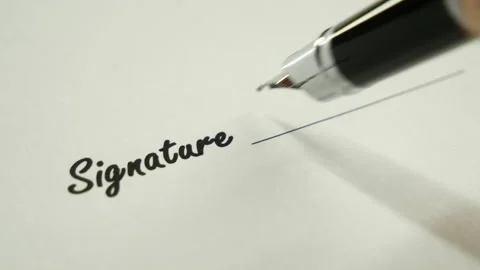 A man signs a document with an ink pen. Stock-Footage 130567591