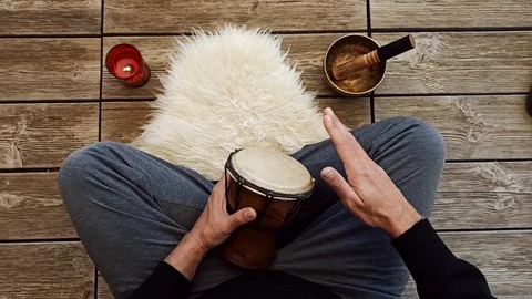 Man singing small bongo Vidéo 126535847