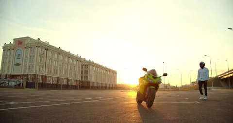 The man sits on a motorcycle Видео 157483404