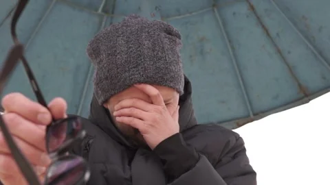 Man sitting on a bench and feeling lonely and depressed Stock-Footage 292789063