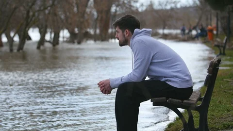 Man Sitting On A Bench Thinking Reflecting Stockbeeldmateriaal 88371365