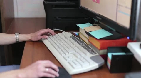 Man sitting at a computer Stock-Footage 51859607
