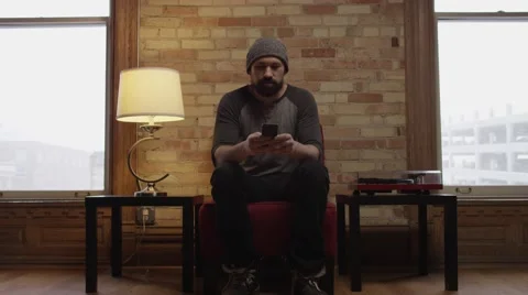 Man sitting down to browse cell phone 库存影片 45968421