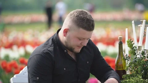 Man sitting in nature at the table Stock-Footage 111182880