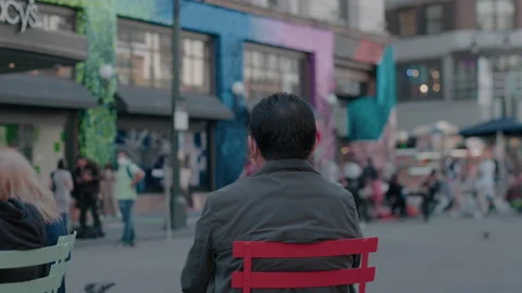 Man Sitting Outside Macy's NYC, LED Wall 스톡 동영상 155825625