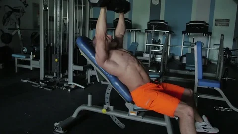 Man sitting raises the bar 库存影片 70989245