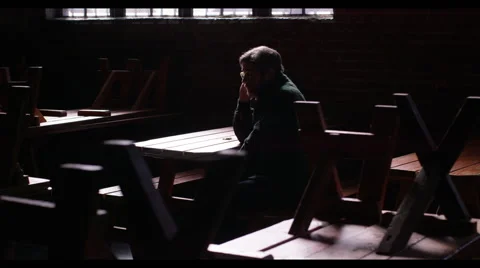 Man sitting in a restaurant 動画素材 61504418