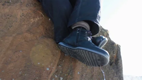 A man sitting on a stone Vidéo 74459241