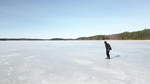 A man is skating on the ice in early spring 스톡 동영상 267601989