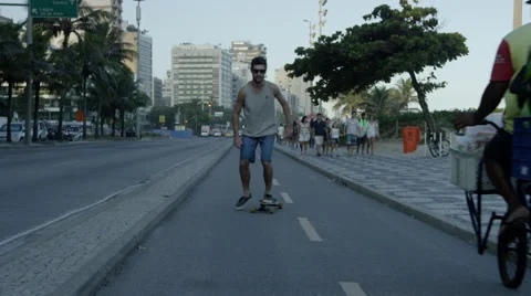 Man skating on road 库存影片 49621601