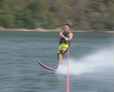 Man slalom skiing Vídeos de archivo 8853170