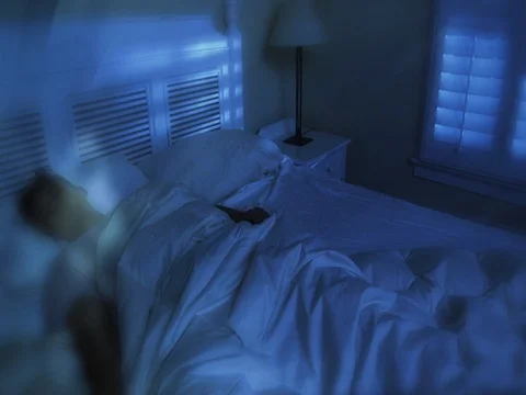 Man Sleeping has Nightmare Видео 74387039