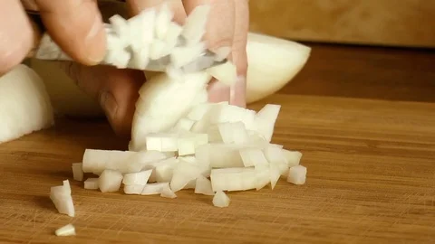 Man slices an onion Vídeos de archivo 78304854