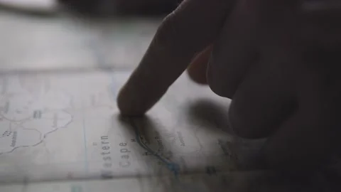 Man Slides Hand Plans Trip On Map 库存影片 142991794