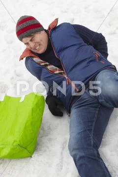 Man Slipped And Injured Back On Icy Street Stock Photos
