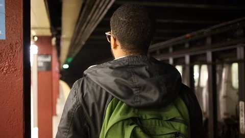 Man slowly walks through Broad street subway station in New York city 스톡 동영상 98632770