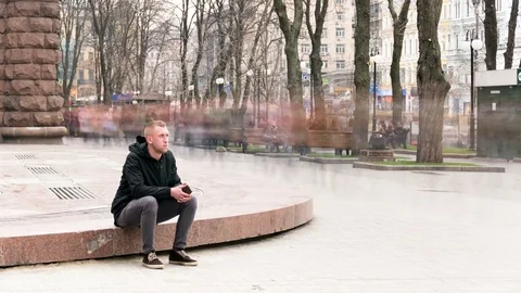  Man  in  Smashed Silhouette Crowd people, City time Lapse. Stockbeeldmateriaal 74666221