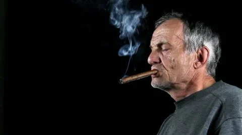 Man smokes Stockbeeldmateriaal 12253196