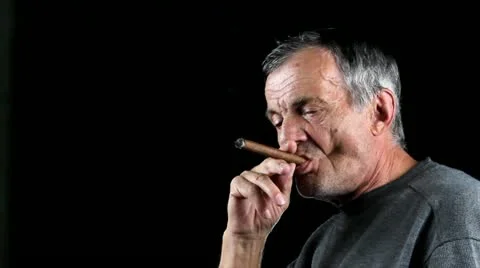Man smokes Stockbeeldmateriaal 12253211