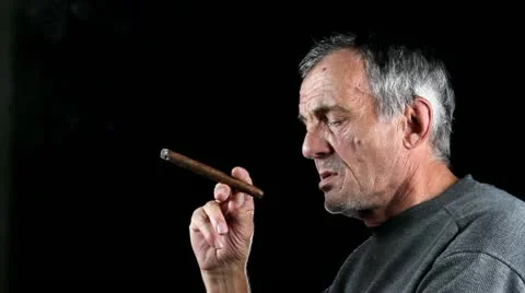 Man smokes Stockbeeldmateriaal 12253269